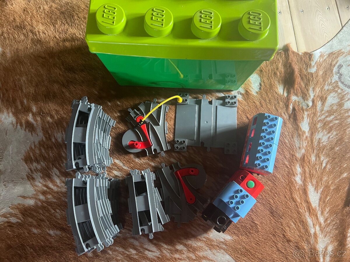 Lego Duplo vlak s domem a zastávkou - 2