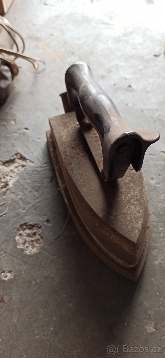 Žehlička starožitná - 2