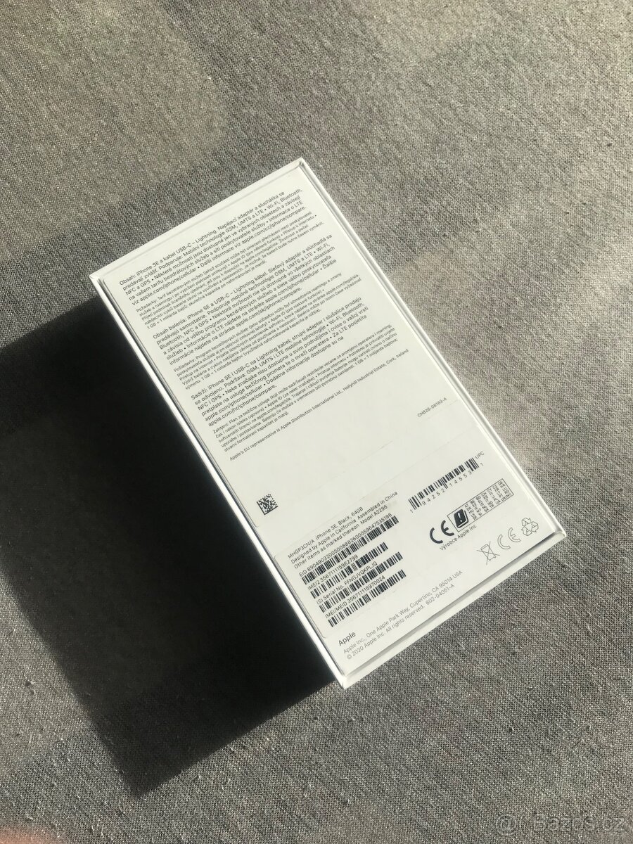 Originální krabička pro iPhone SE 2020 - černý - 2