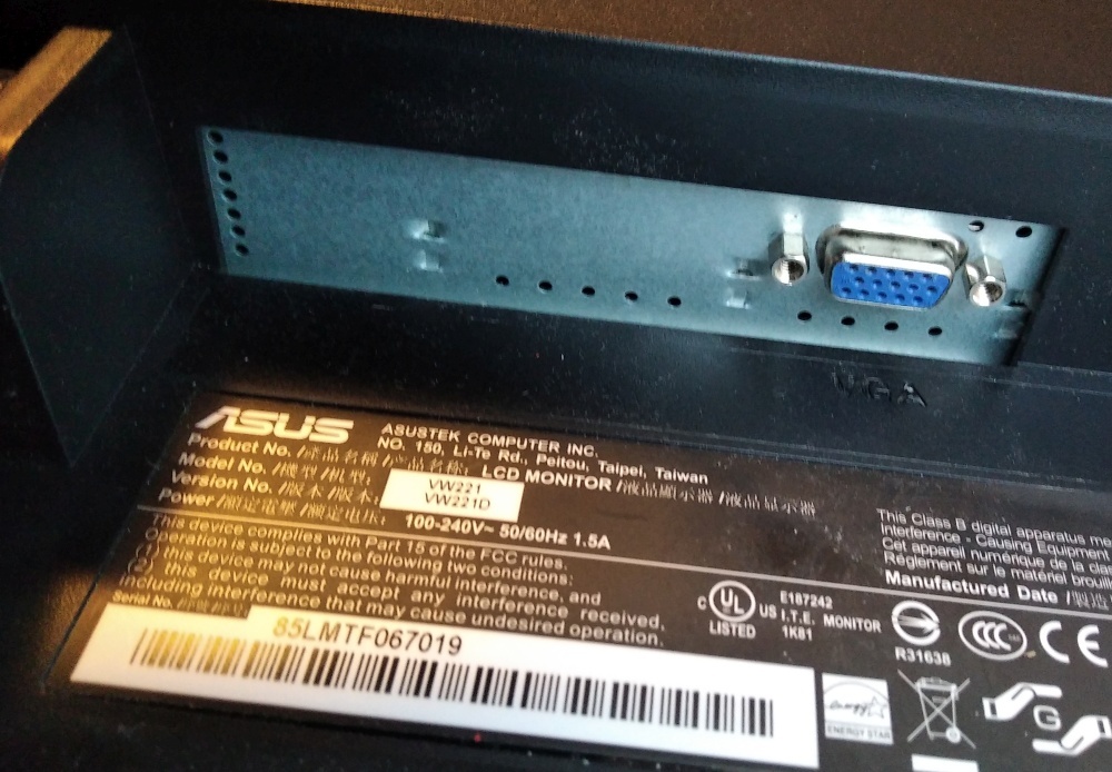 monitor černý 22" širokoúhlý DSUB - 2