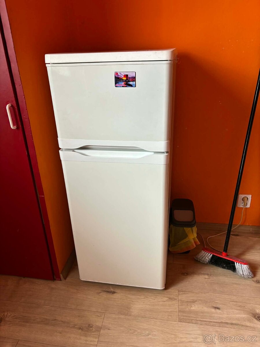 Malá lednice s mrazákem – funkční - 2