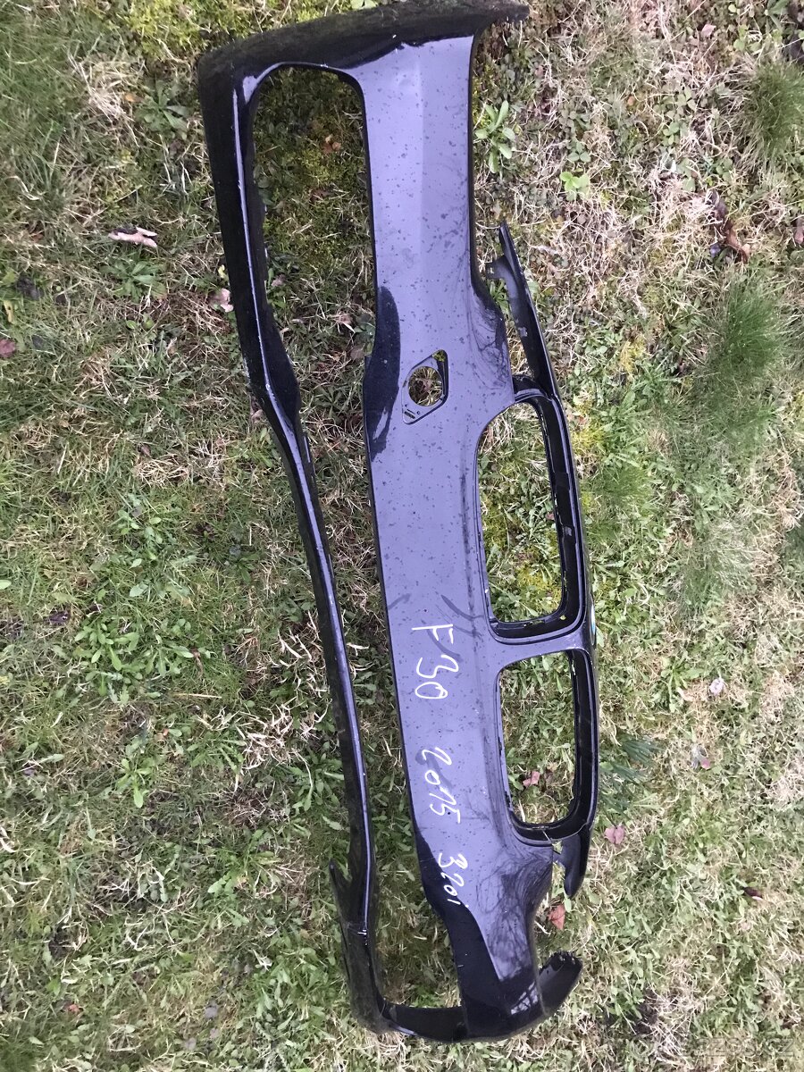 BMW F30, F31- přední nárazník - 2