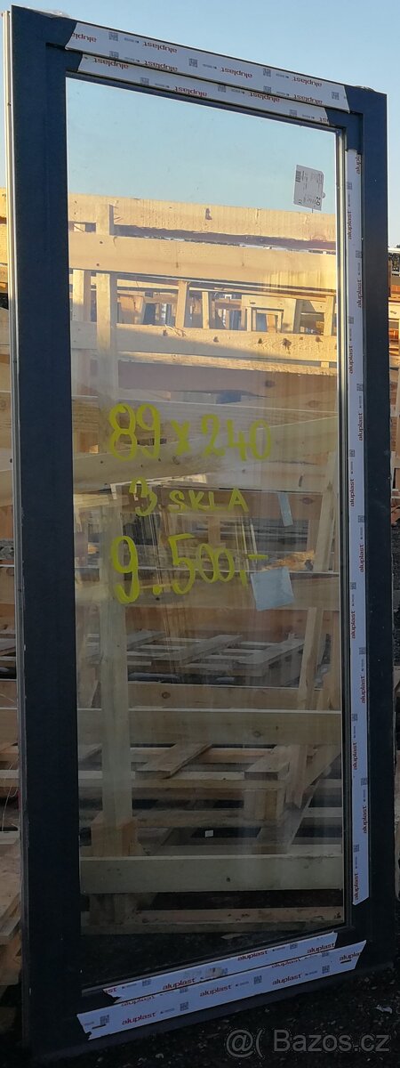 okno 3 skla šedé - 2