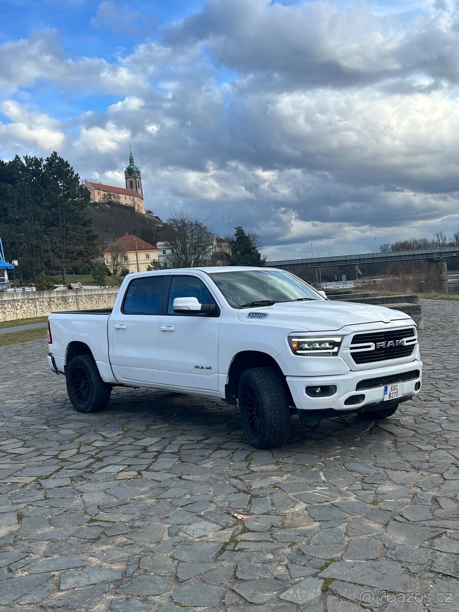 Pronájem Dodge Ram 5.7 Hemi - 2