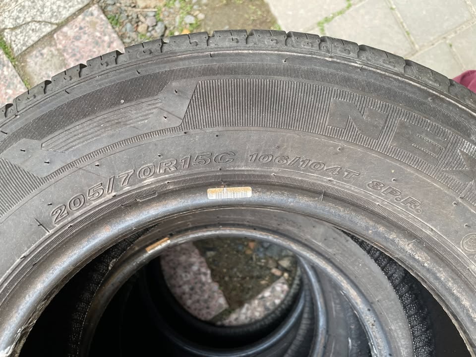 NEXEN LETNÍ PNEU 215/70/15c - 2