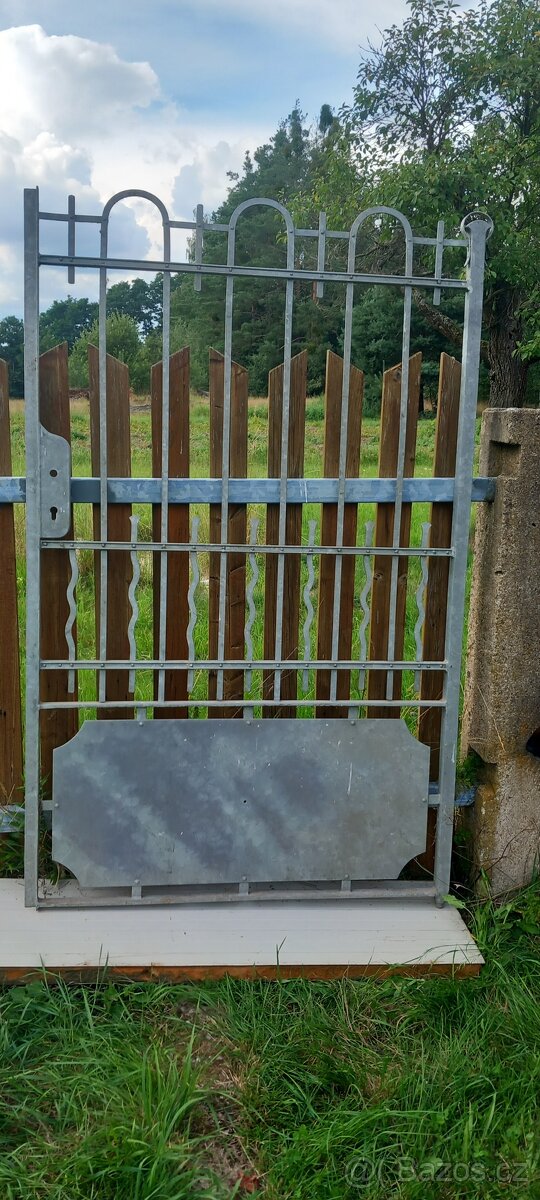 stará kovaná vrata - 2