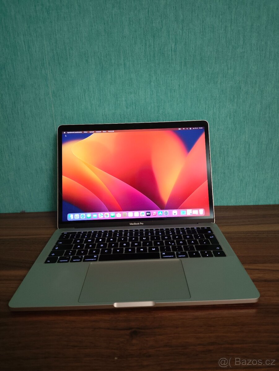 MacBook Pro 2017 | i5 • 16GB • 256GB SSD - 2