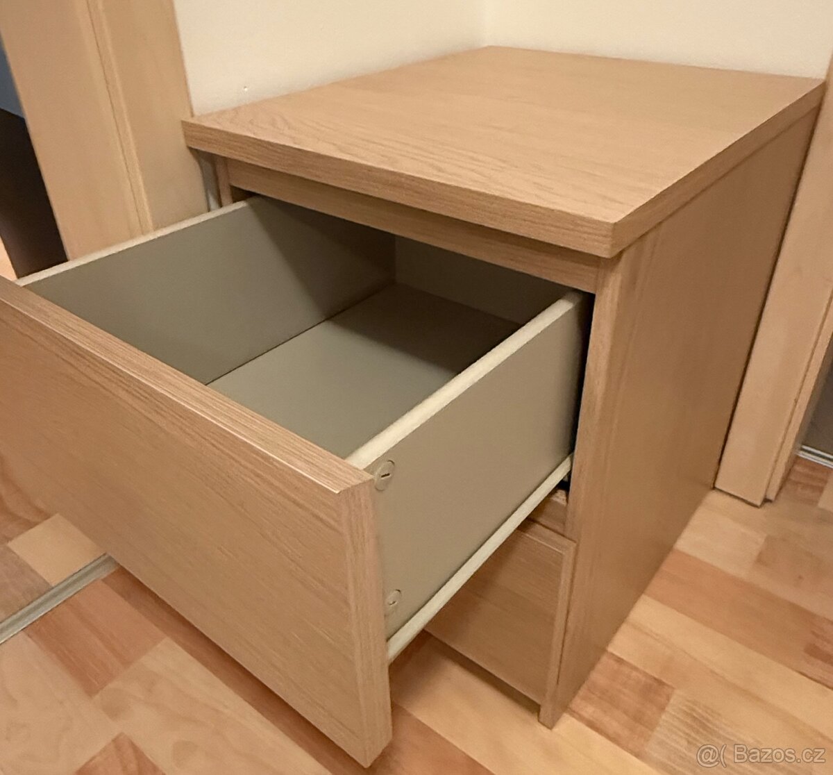 Noční stolek Ikea Malm - 2