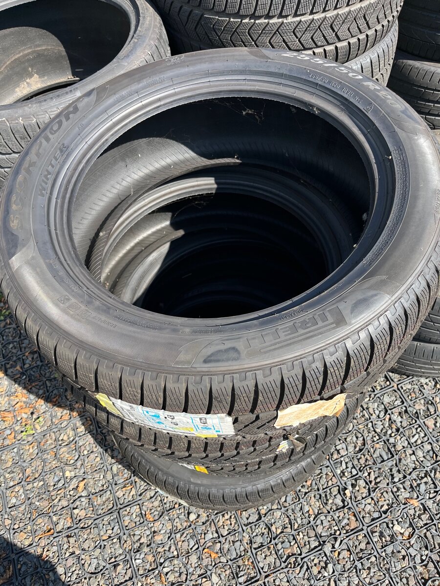 Pirelli Winter scorpion 255/50 R20 - 2