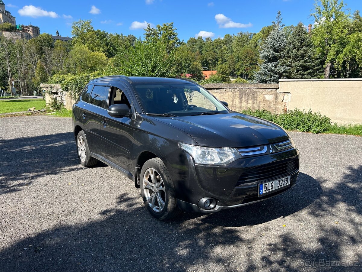 Mitsubishi Outlander - 2