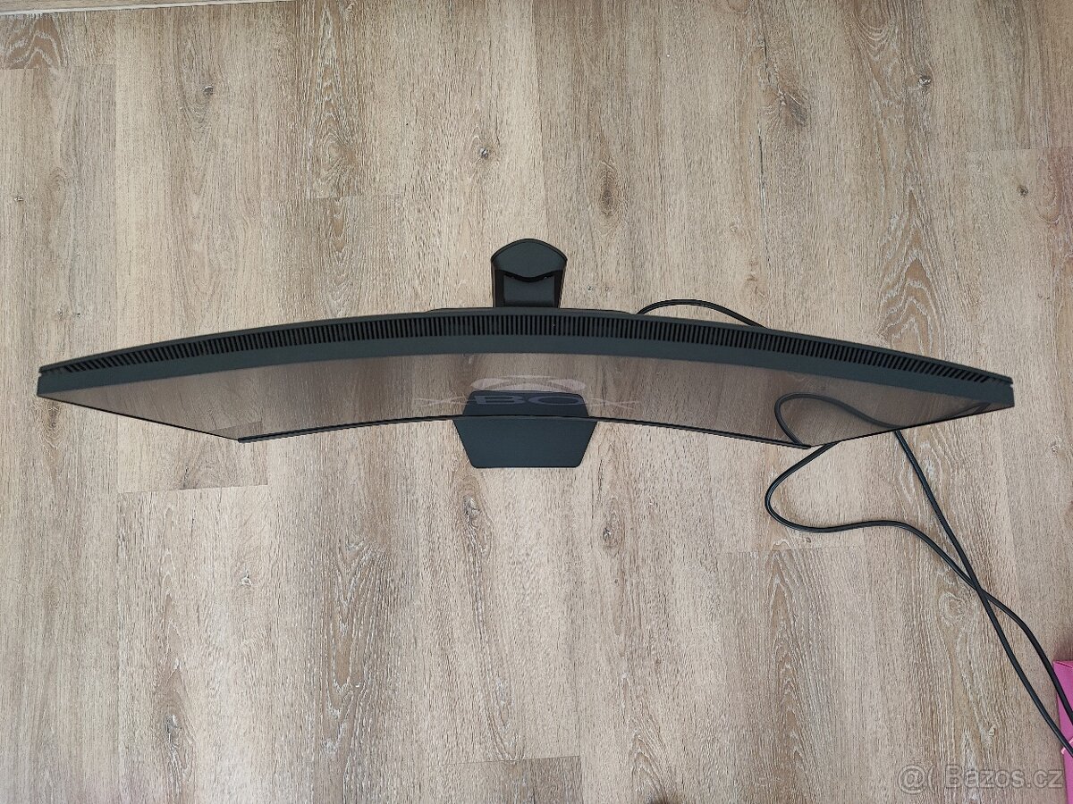 Monitor Dell vypouklý 144hz 27" - 2