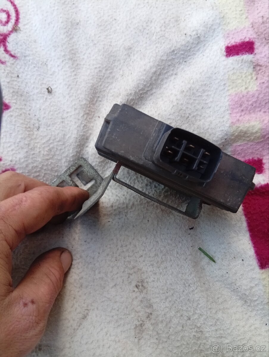 Suzuki Burgman 200 rok 2008 regulátor dobíjení - 2