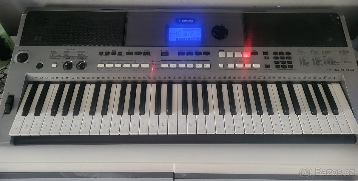 Yamaha psr e443 - 2