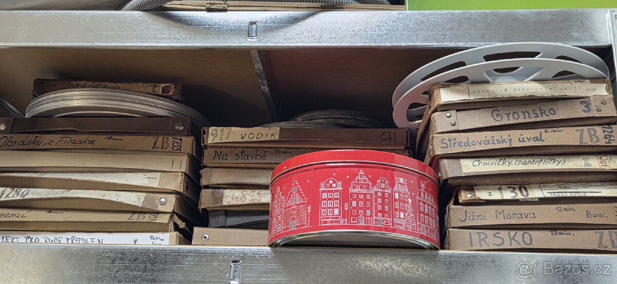 Prodám malou sbírku filmů 16 mm a dva Meocluby - 2