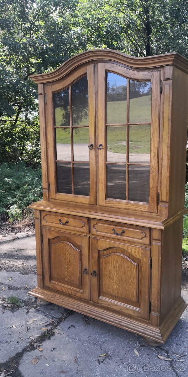 Masivní rustikální vitrína - 2