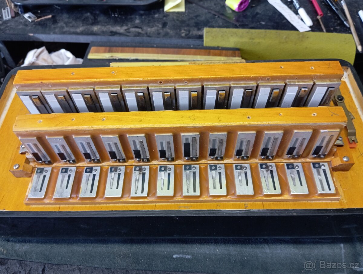 Opravy,ladění akordeon,heligonka - 2