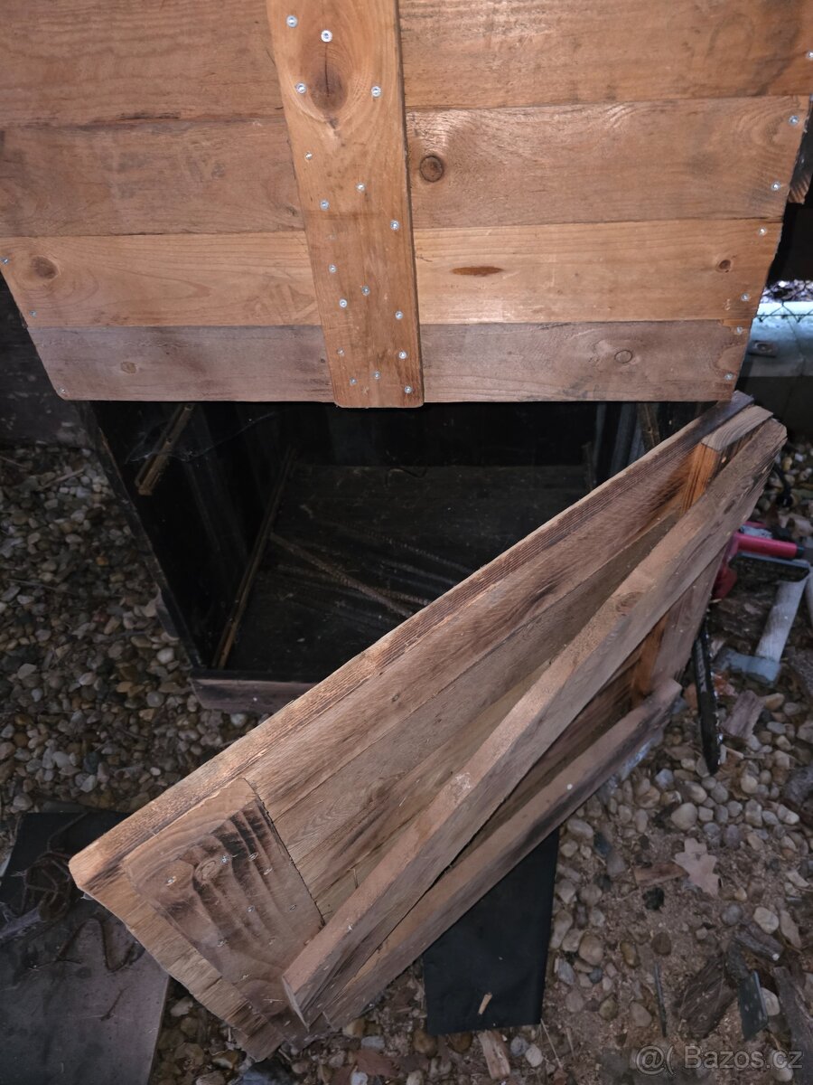 Dřevěná udírna - 2