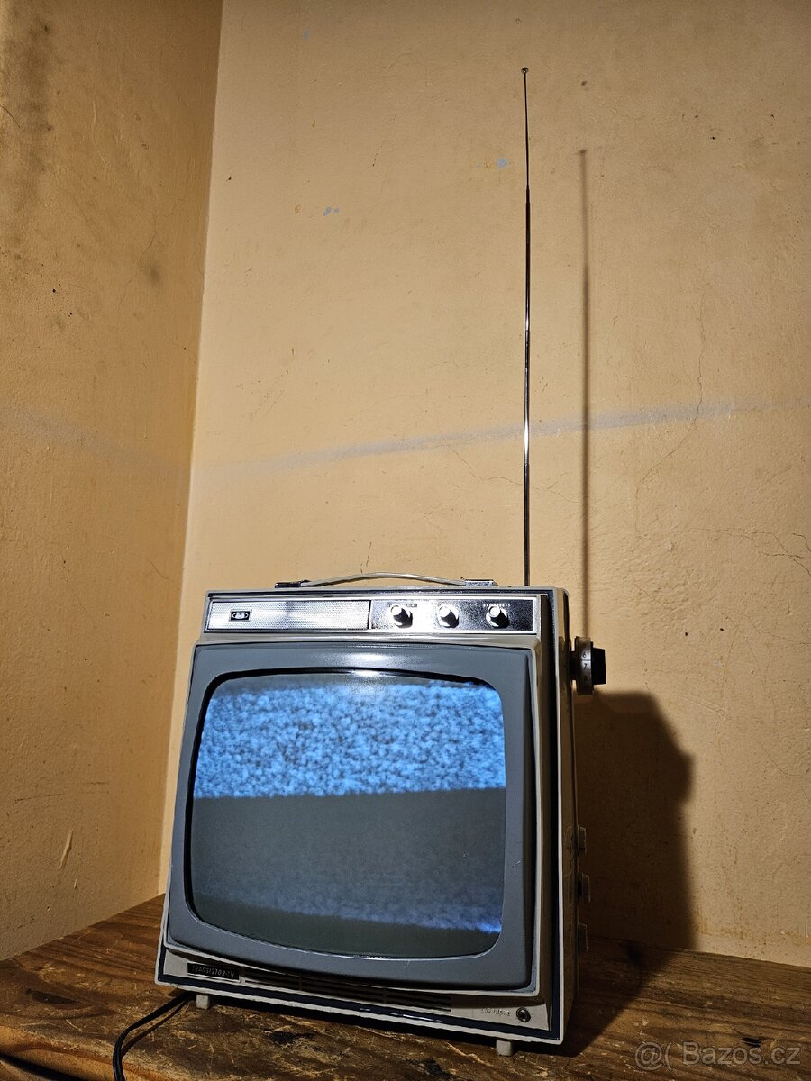 SHARP 12T-Q2 retro TV - 2