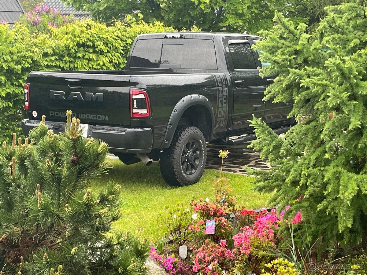 Dodge Ram 2500 power wagon