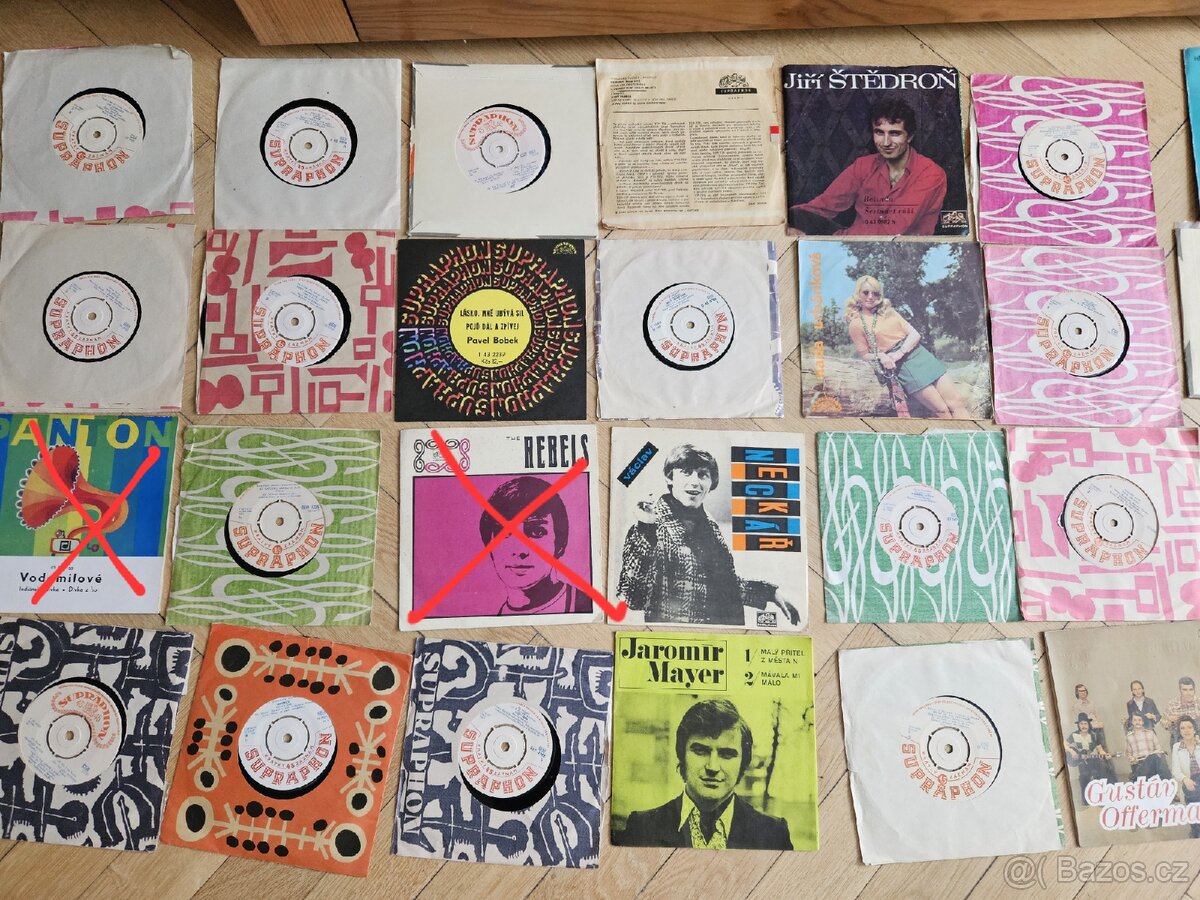 LP desky - 44 velkých + 68 malých - 2