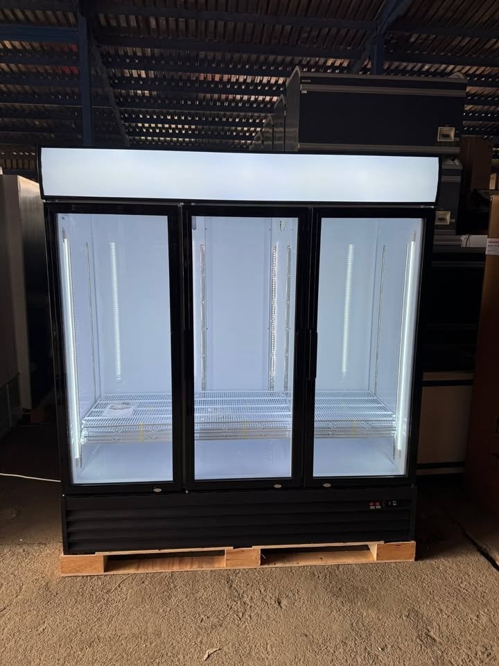 Prosklená chladicí lednice třídveřová - 2