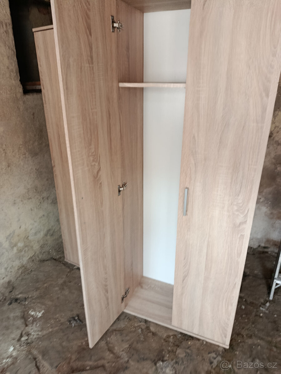 Prodám šatní skříně - 2