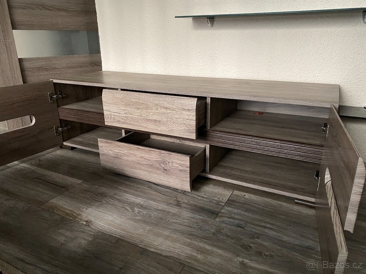 KOMODA + NÁSTĚNNÁ SKŘÍŇKA - 2