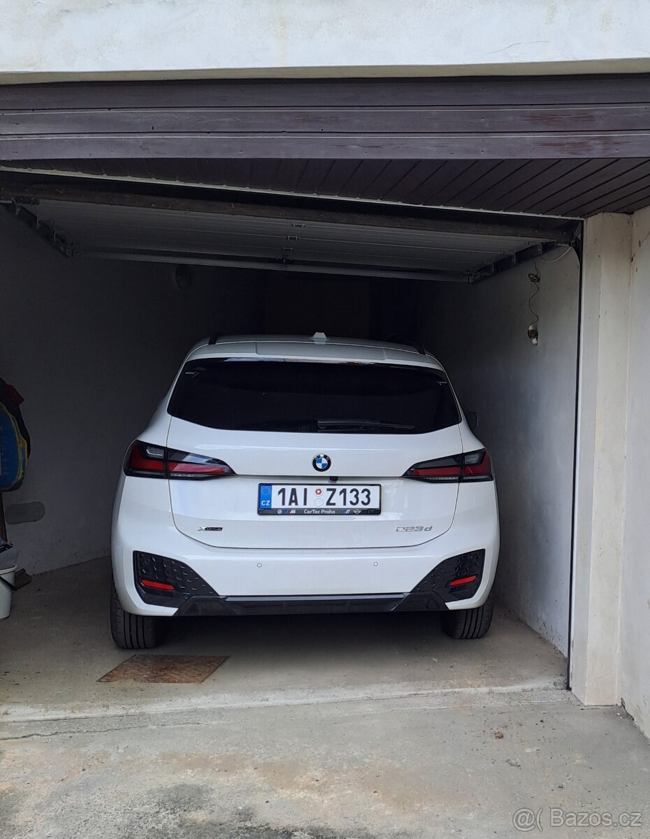 Sekční garážová vrata velikosti 2375/2125 mm - 2