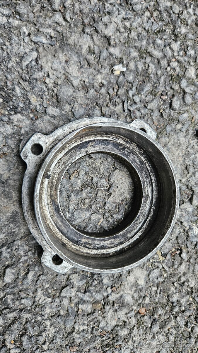 Prodám zadni uloženi ložiska motoru BMW r51 - 2