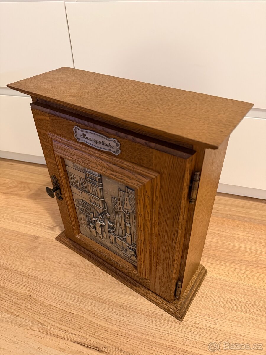 Starožitná skříň - 2