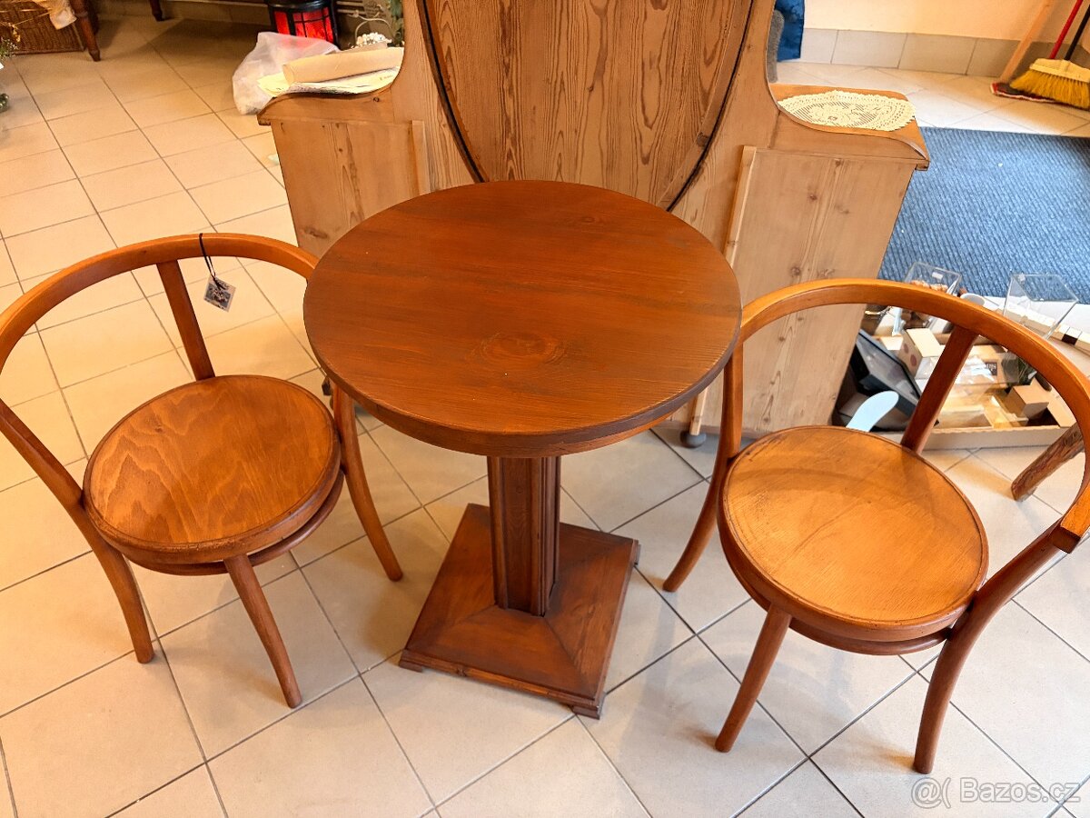 Malý stolek a dvě židle - 2