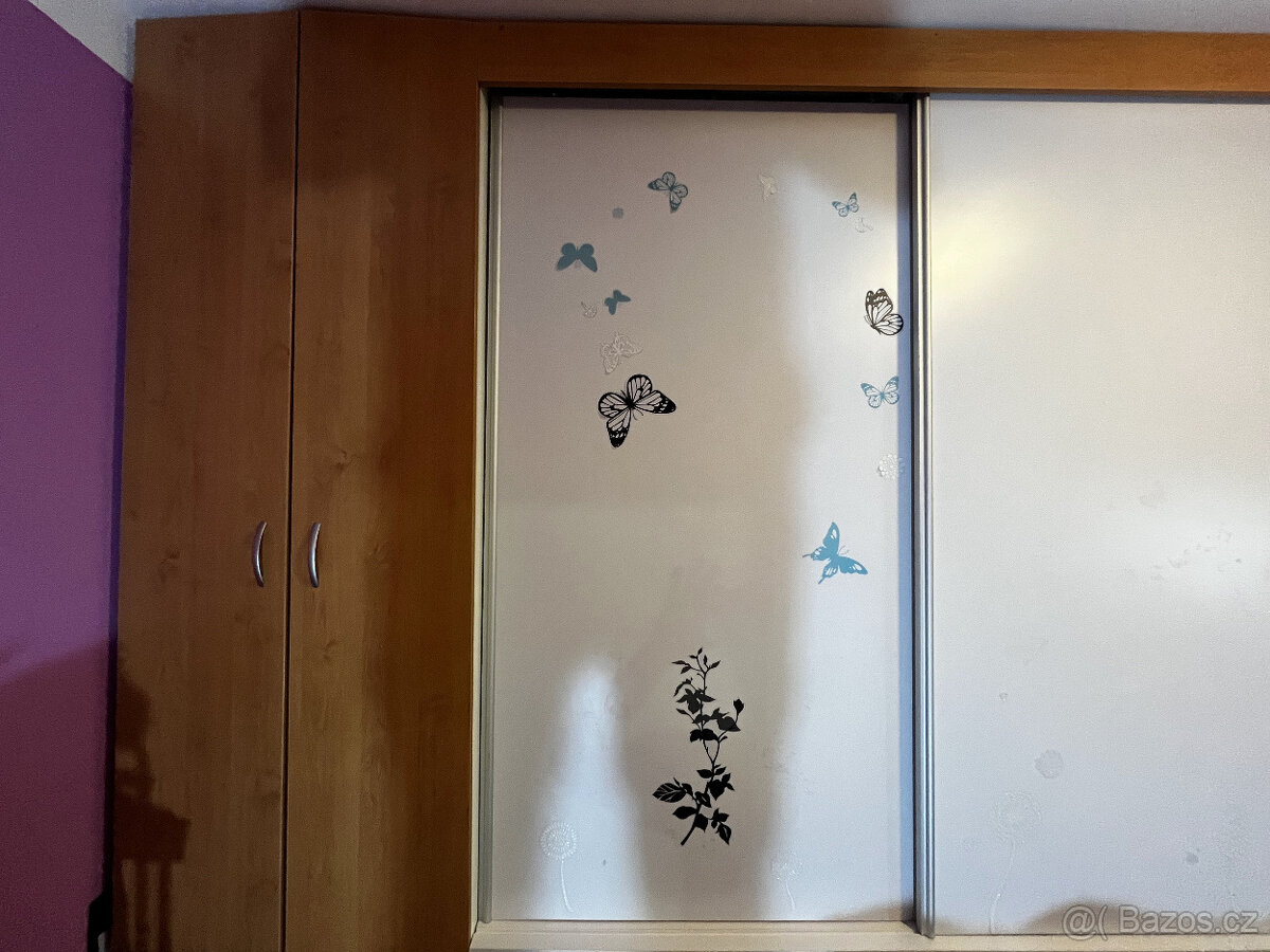 Šatní skříňová stěna - 2