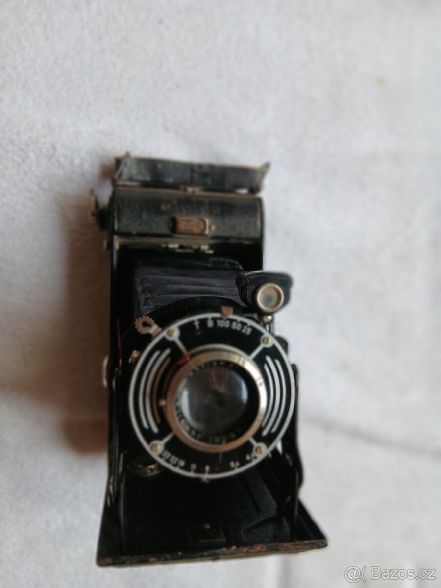 Analogový fotoaparát. - 2