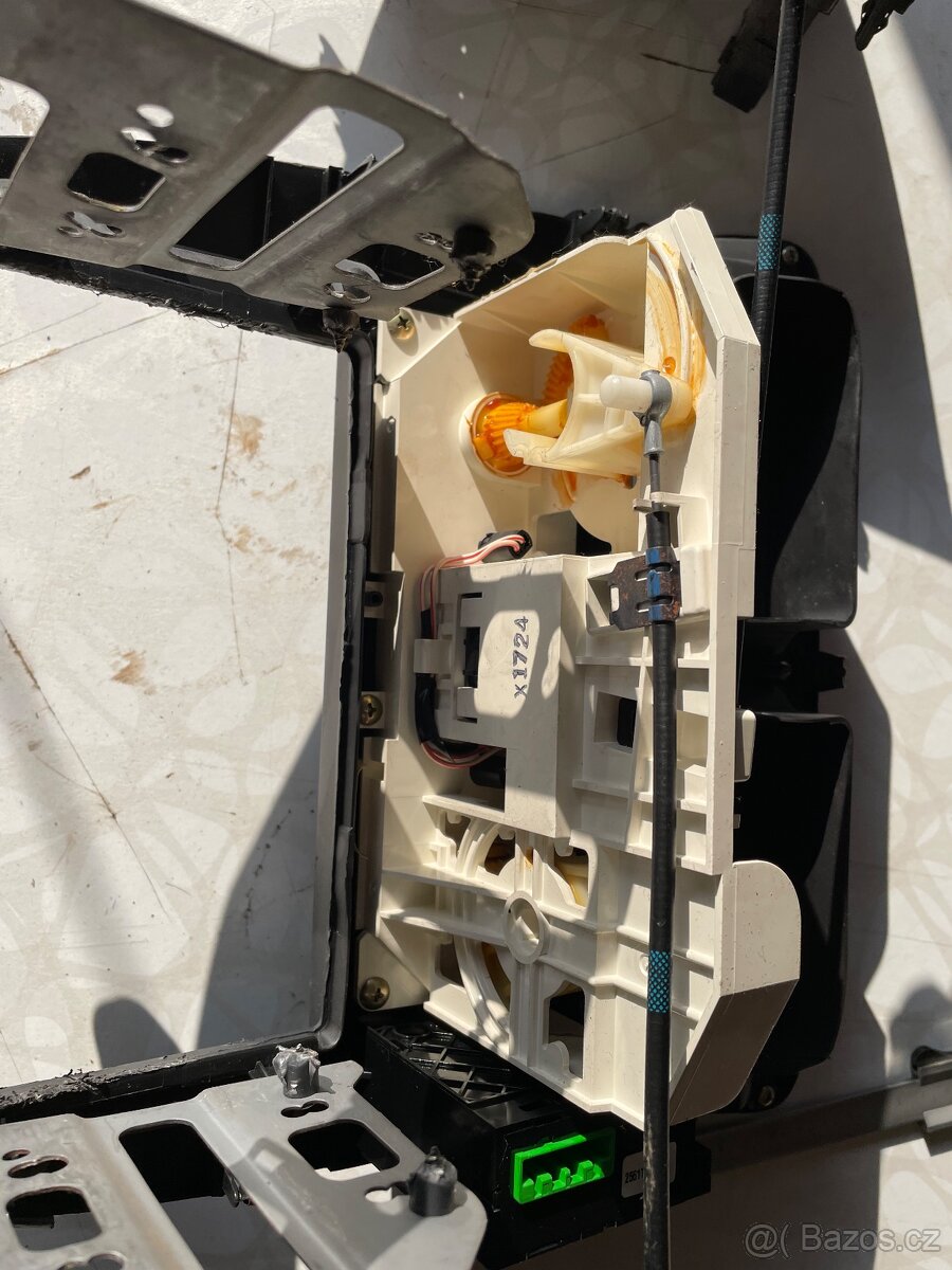 Prodám funkční středový panel 1000,- - 2