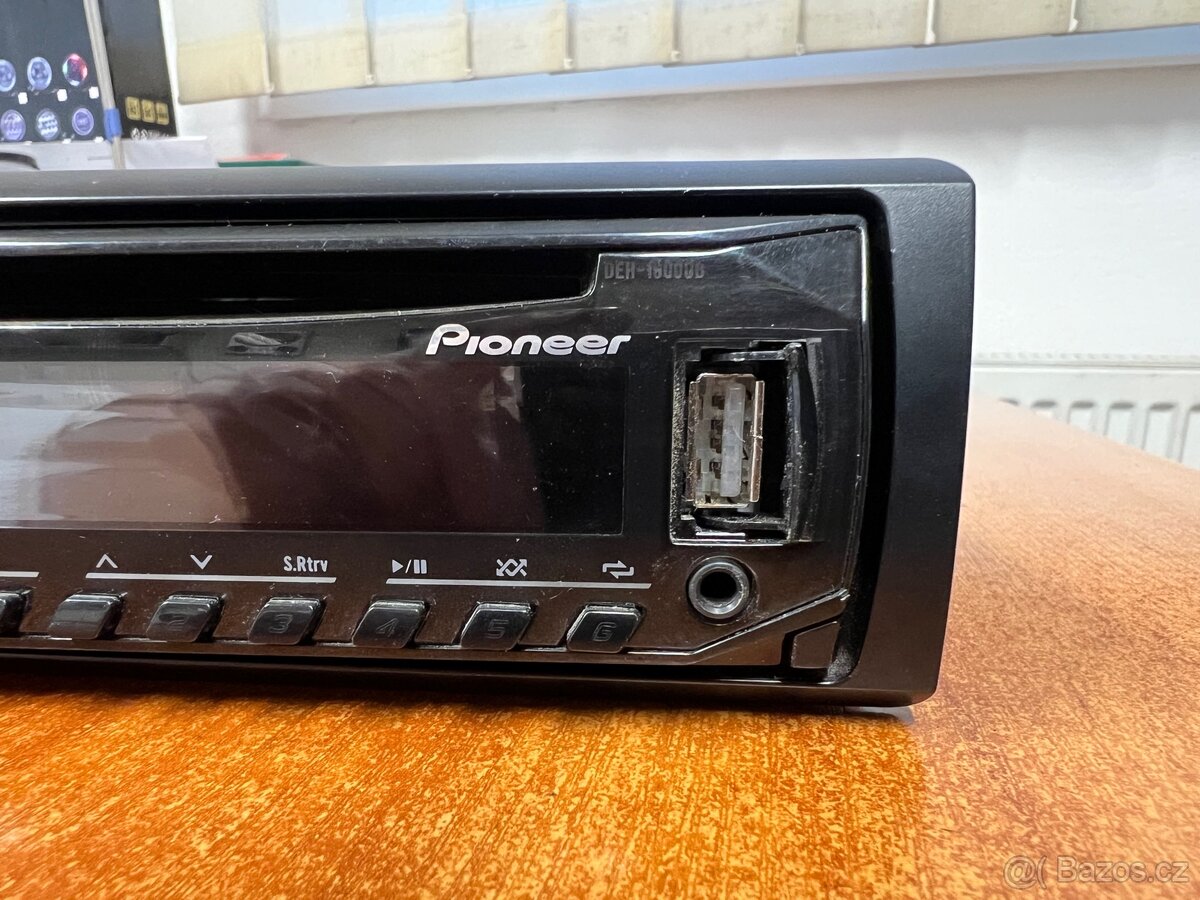 Autorádio Pioneer CD MP3 AUX USB 3.5 Jack - 2