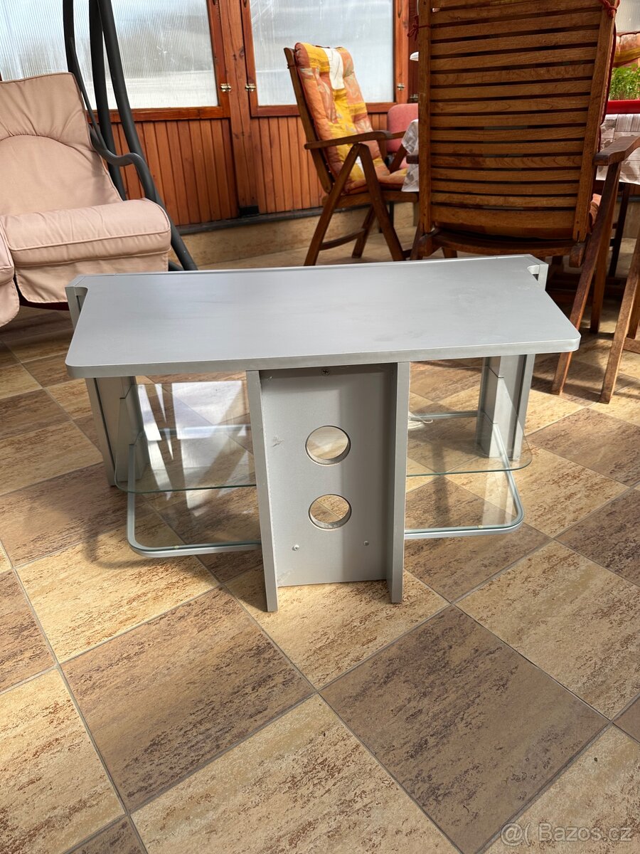 Stolek pod televizi - 2