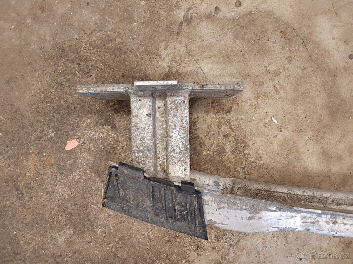 Výztuha zadního nárazníku Opel Insignia combi - 2