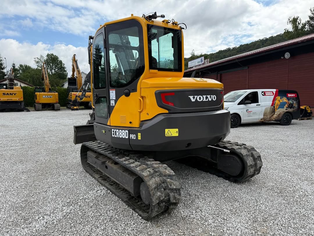 Pásový bagr Volvo ECR88D - 2