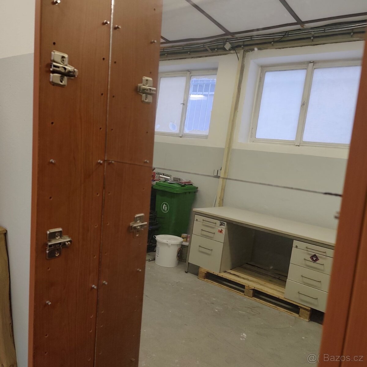 Sběratelská skříň, výstavní vitrína skleněné poličky - 2