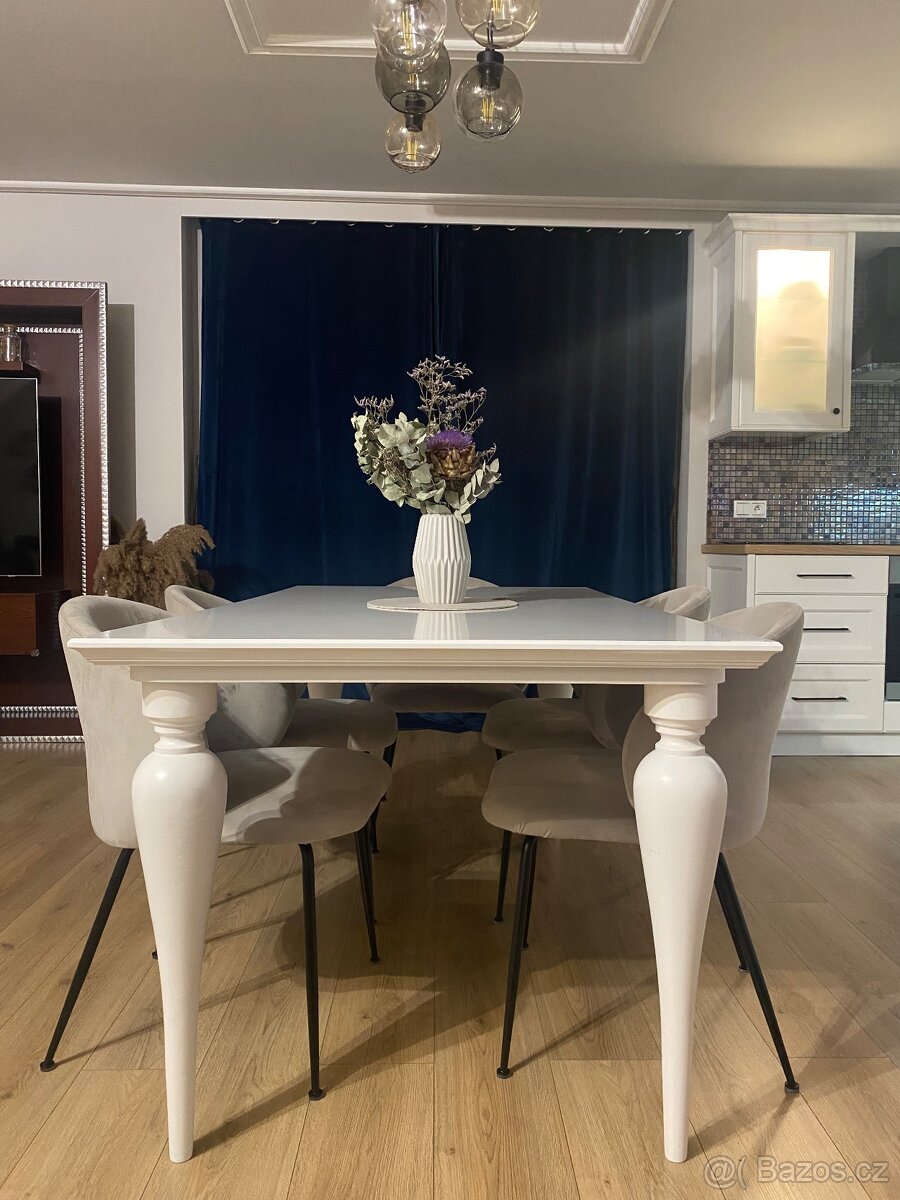 Jídelní bílý stůl - 2