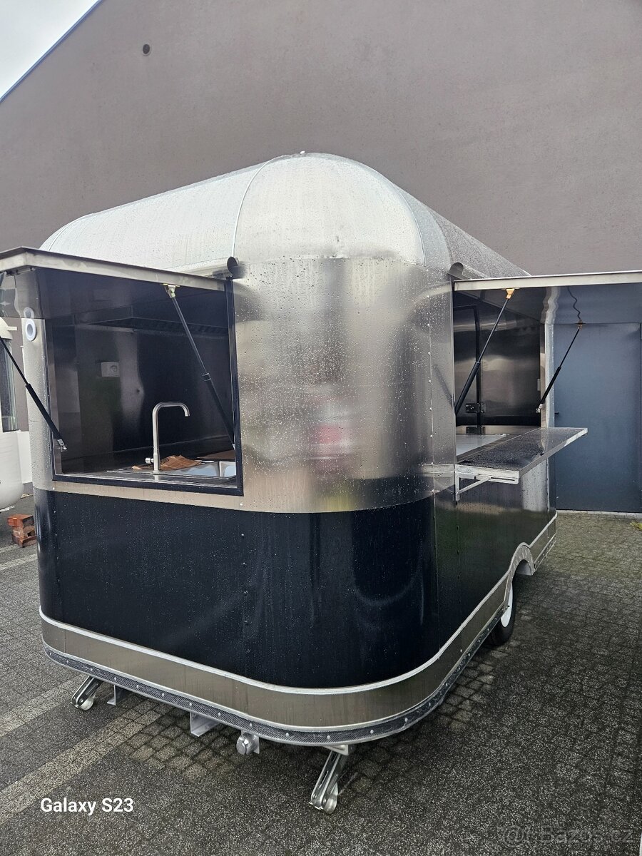 Food truck gastro přívěs v stylu Airstream - 2