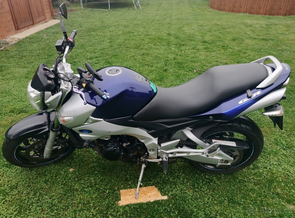 SUZUKI GSR 600 - 2