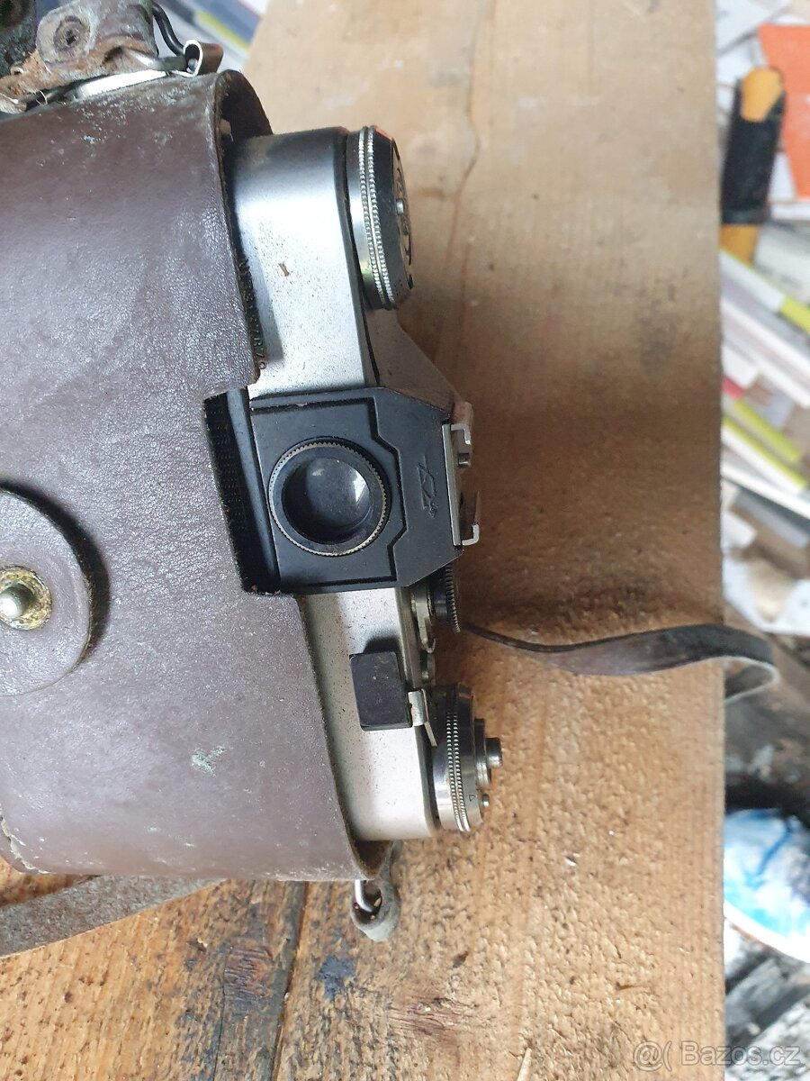 Stare fotoaparaty plus dva kusy ZENITH E. - 2