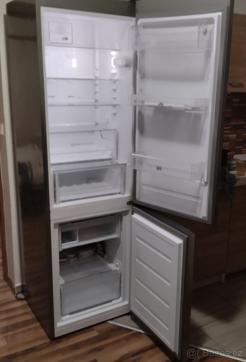 Lednička s mrazákem - 2