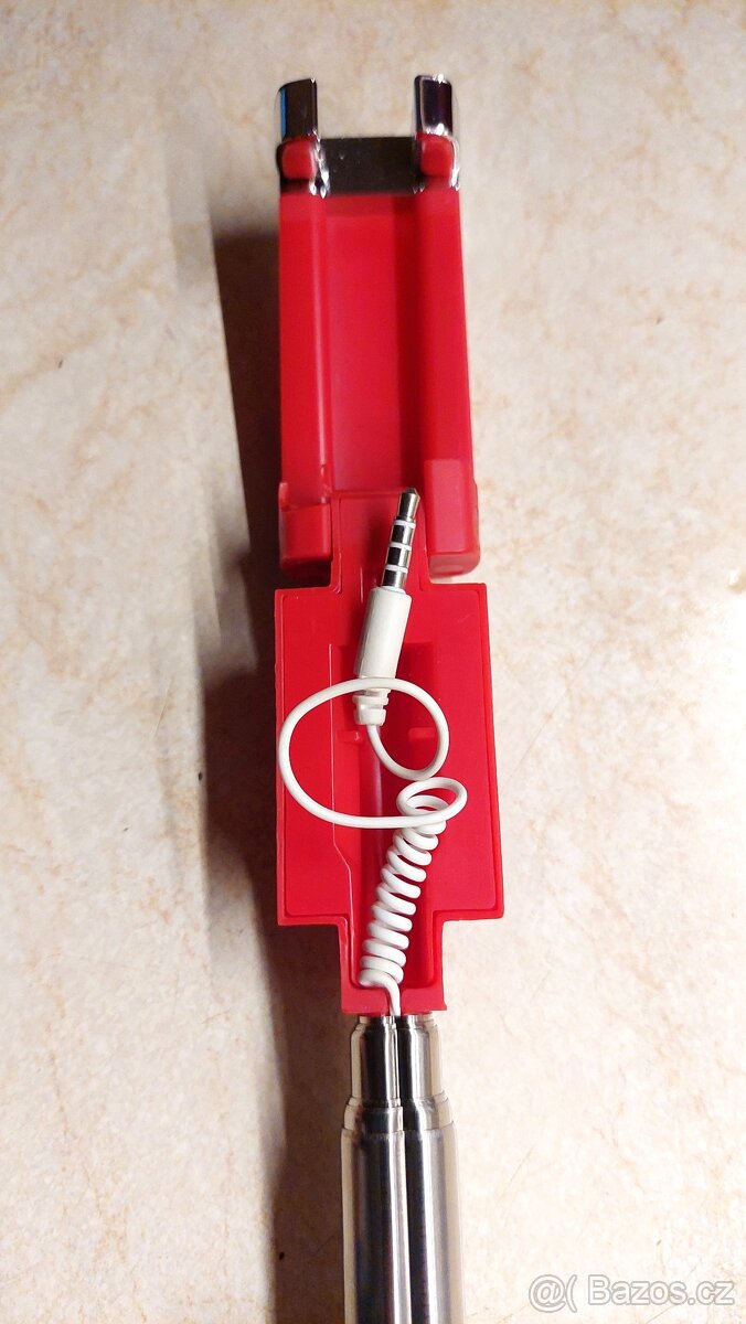 Červená selfie tyč - 2