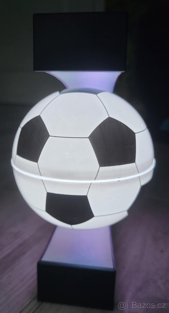 Lampička, levitující fotbalový míč - 2