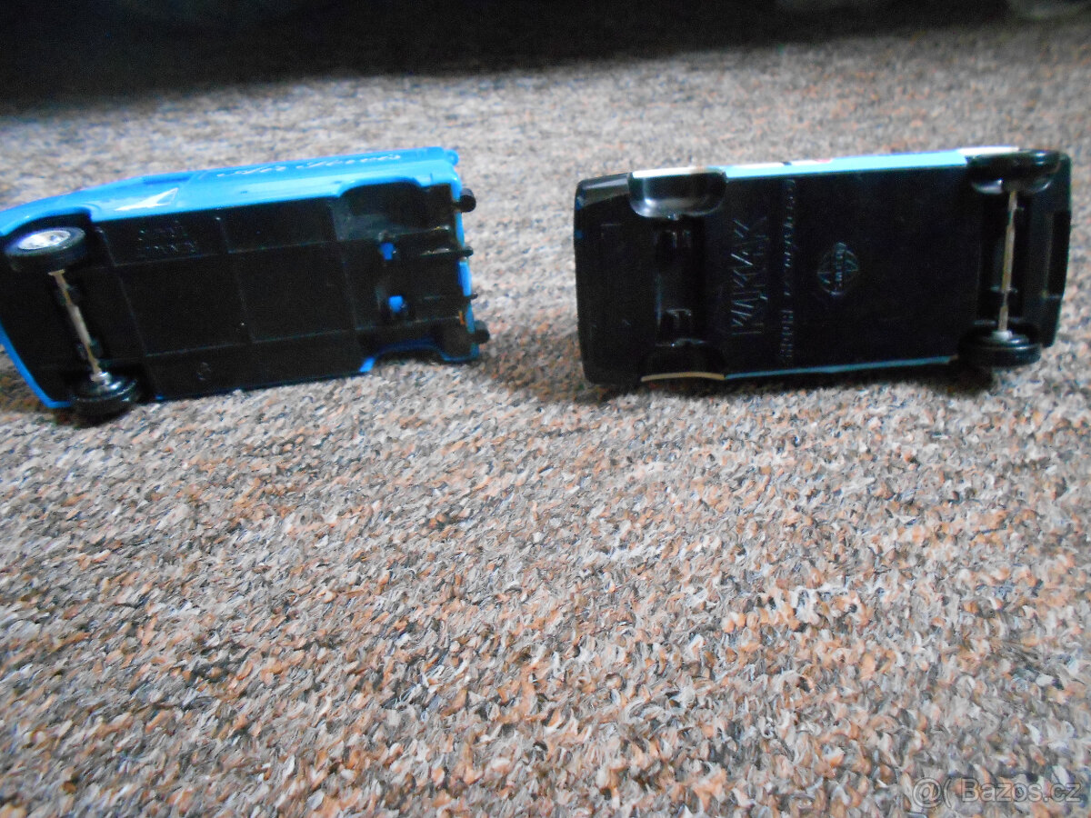 Prodám autíčka z umělé hmoty - 2