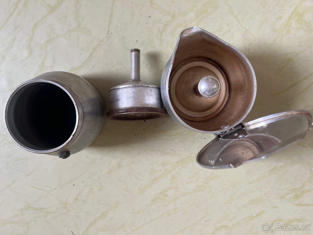 Stará konvička na kávu - 2