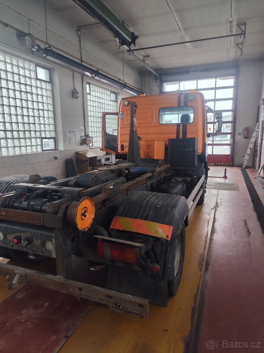 Nosič kontejneru - Mercedes - 2