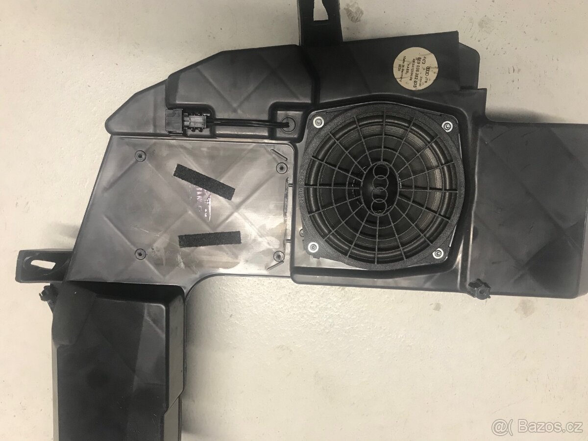 Subwoofer / 8E9 035 382 03S - 400,- Kč - 2